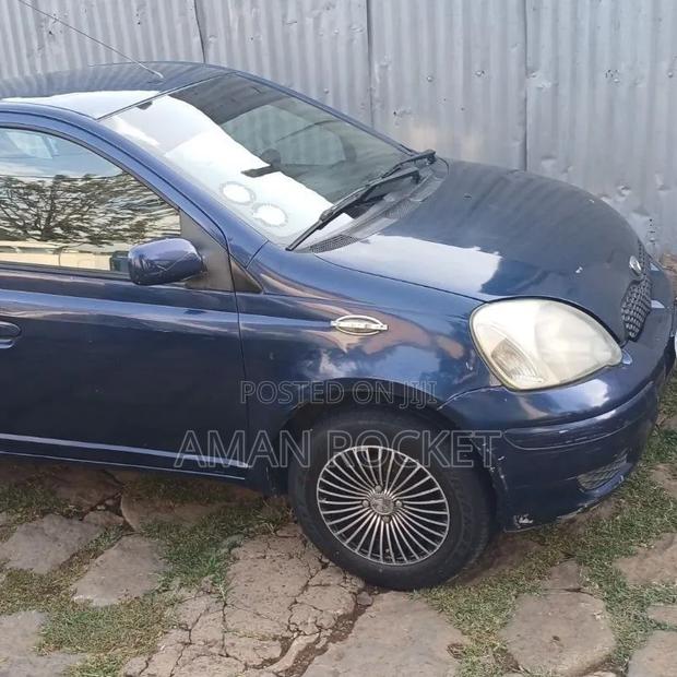 Toyota Vitz 2002 Blue