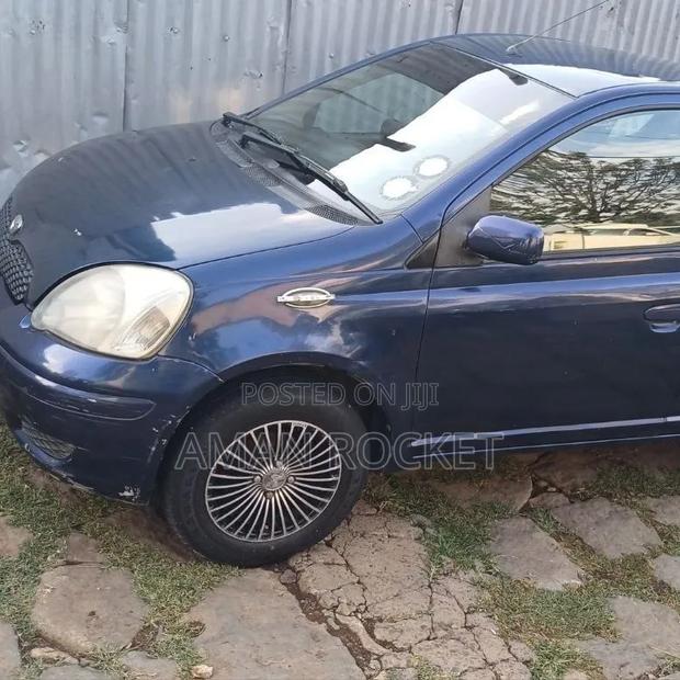 Toyota Vitz 2002 Blue