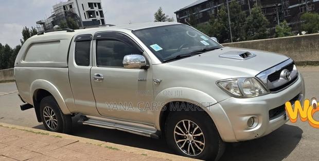 Toyota Hilux 2010 Silver