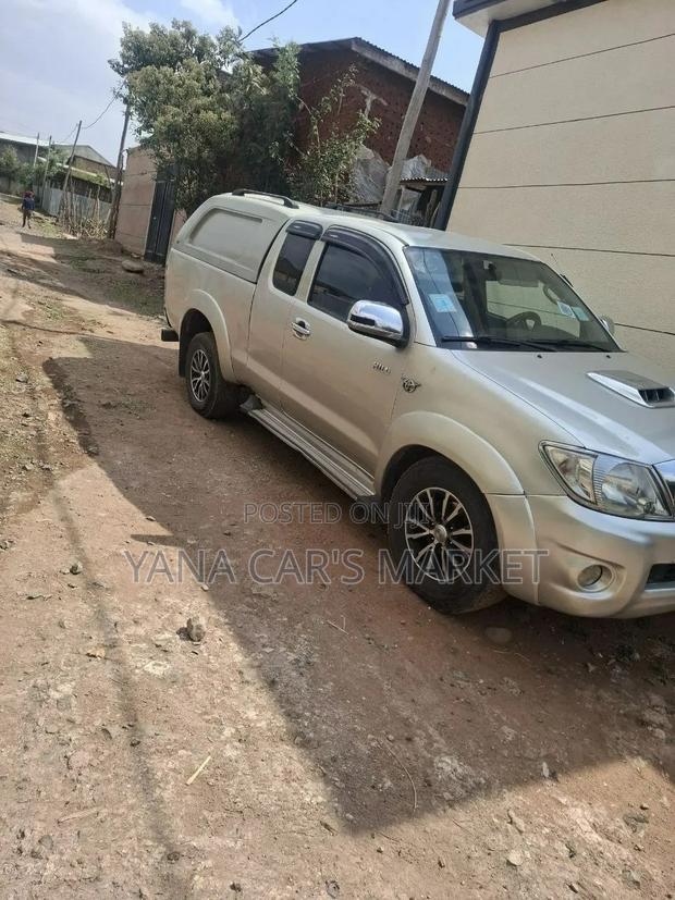 Toyota Hilux 2010 Silver