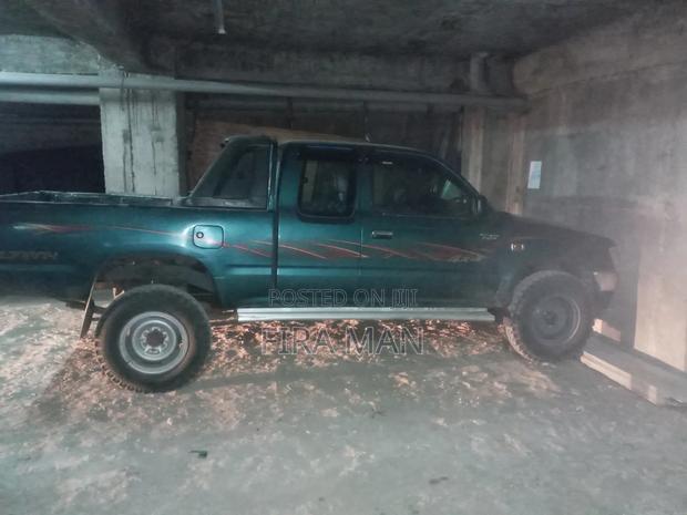Toyota Hilux 2002 Green