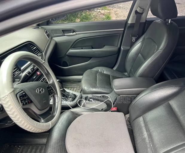 Hyundai Avante 2018 Gray