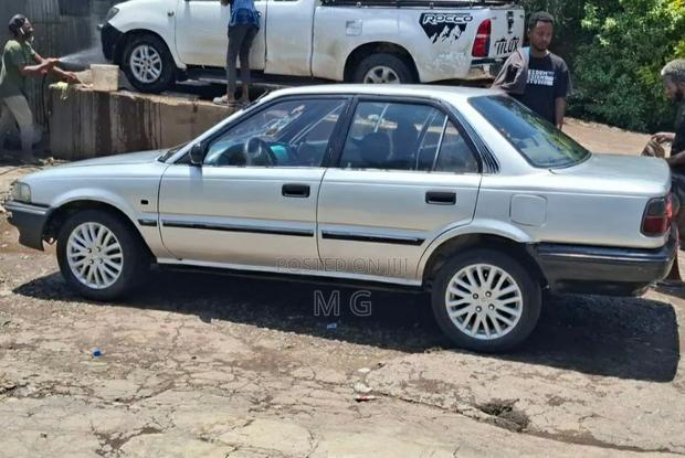 Toyota Corolla 1.3 Hatchback 1988 Silver