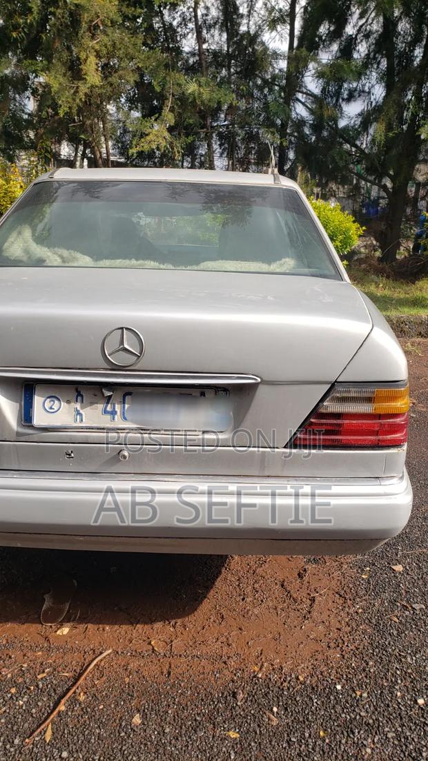 Mercedes-Benz E200 2000 White