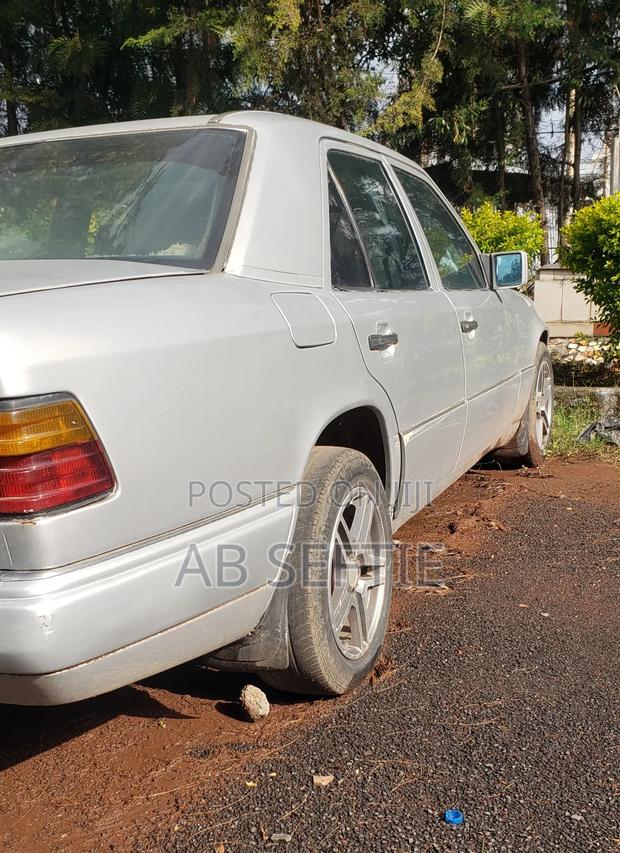 Mercedes-Benz E200 2000 White
