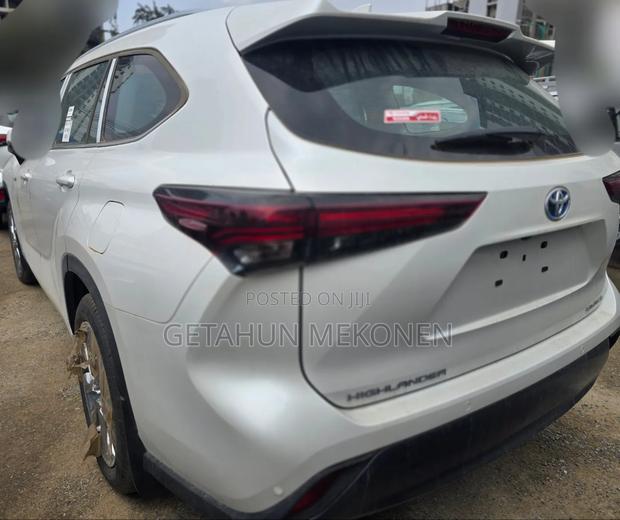 New Toyota Highlander Hybrid 2024 White