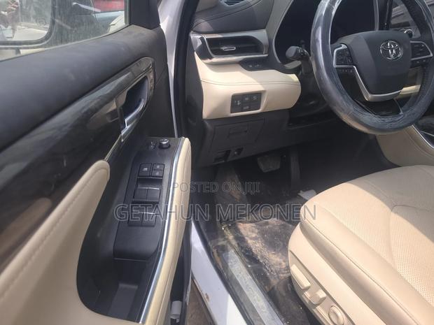 New Toyota Highlander Hybrid 2024 White