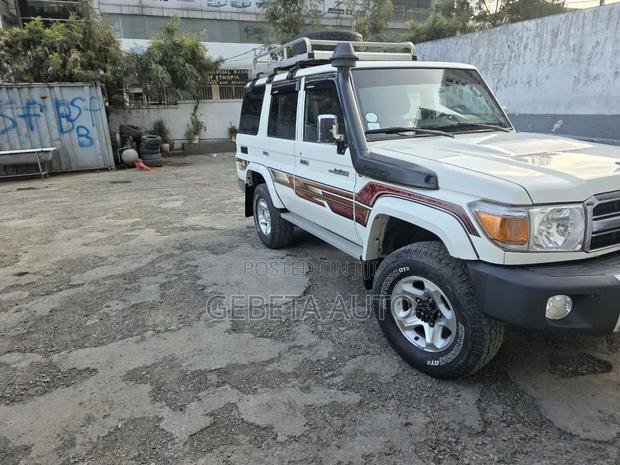 Toyota Land Cruiser 2019 White