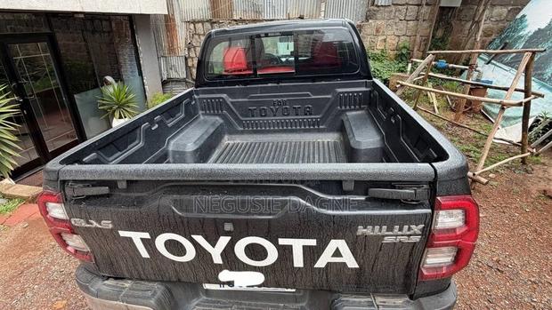 Toyota Hilux 2022 Silver