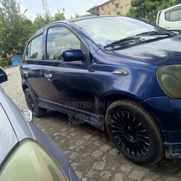 Toyota Vitz 2001 Blue