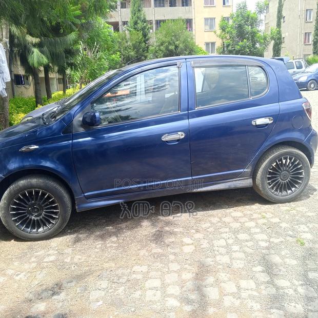 Toyota Vitz 2001 Blue