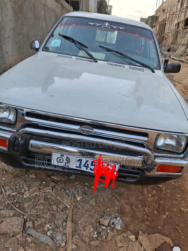 Toyota Hilux 1993 White