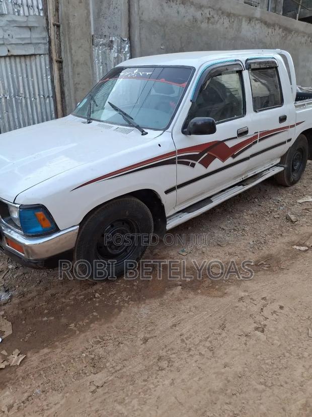 Toyota Hilux 1993 White
