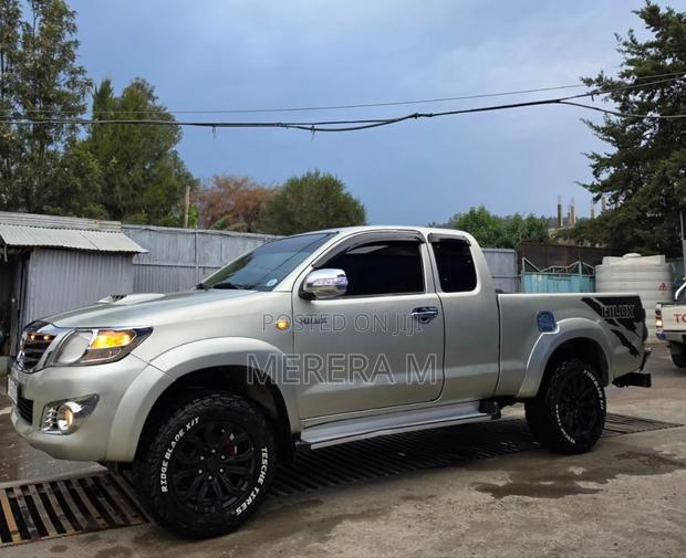 Toyota Hilux 2012 Silver