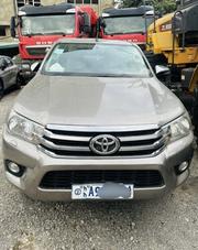 Toyota Hilux 2017 Gold for sale