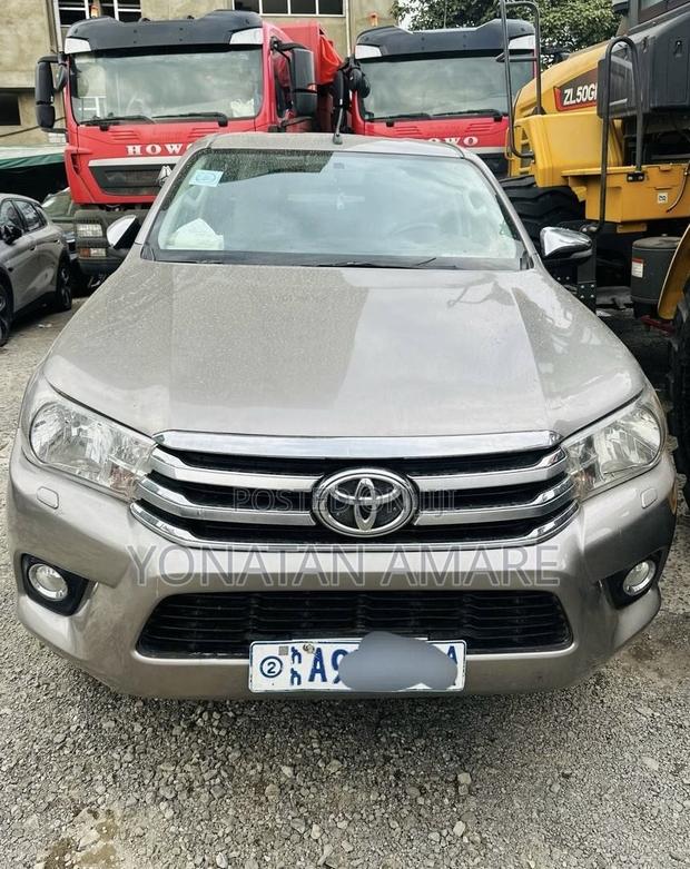 Toyota Hilux 2017 Gold