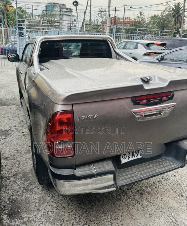 Toyota Hilux 2017 Gold