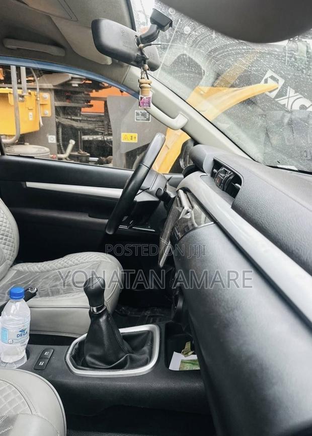 Toyota Hilux 2017 Gold