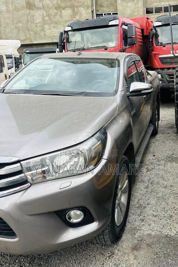 Toyota Hilux 2017 Gold