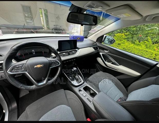 Chevrolet Captiva 2021 White