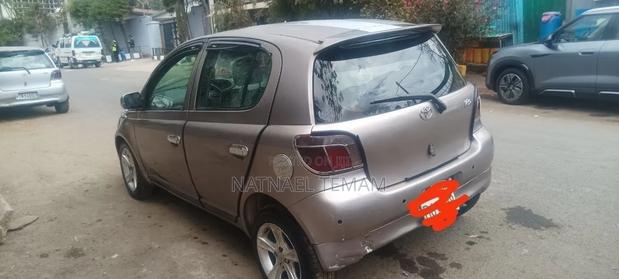 Toyota Vitz 2001 Silver