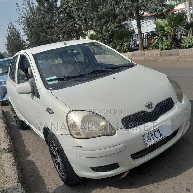 Toyota Vitz 2002 Gray