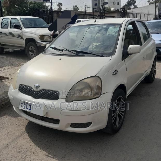 Toyota Vitz 2002 Gray
