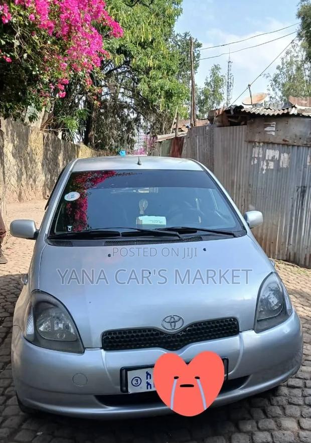 Toyota Vitz 2001 Gray