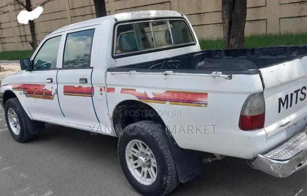 Mitsubishi L200 2002 Blue