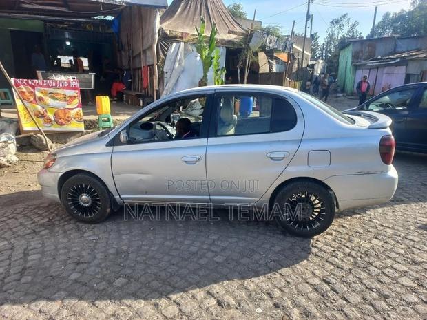 Toyota Platz 2001 Silver