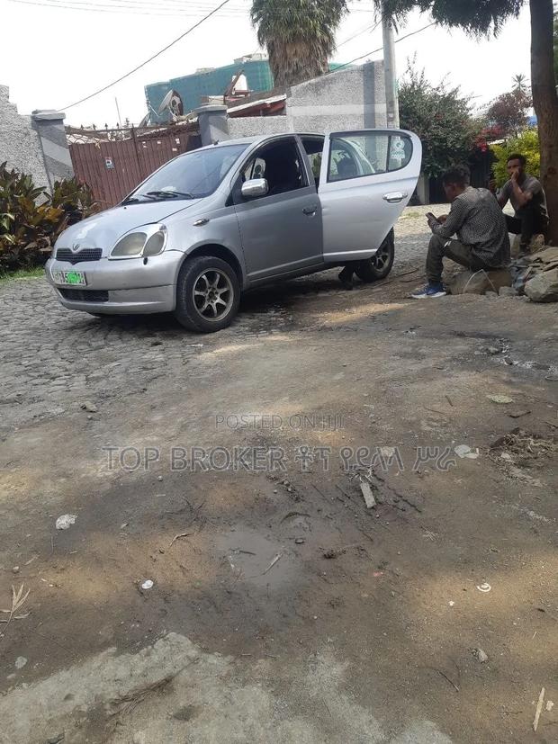 Toyota Vitz 2001 Silver