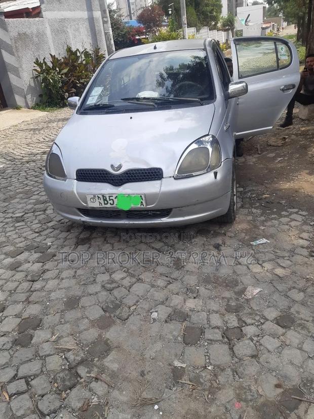 Toyota Vitz 2001 Silver