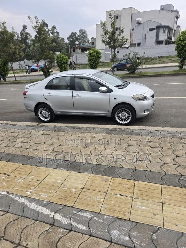 Toyota Belta 2007 Silver