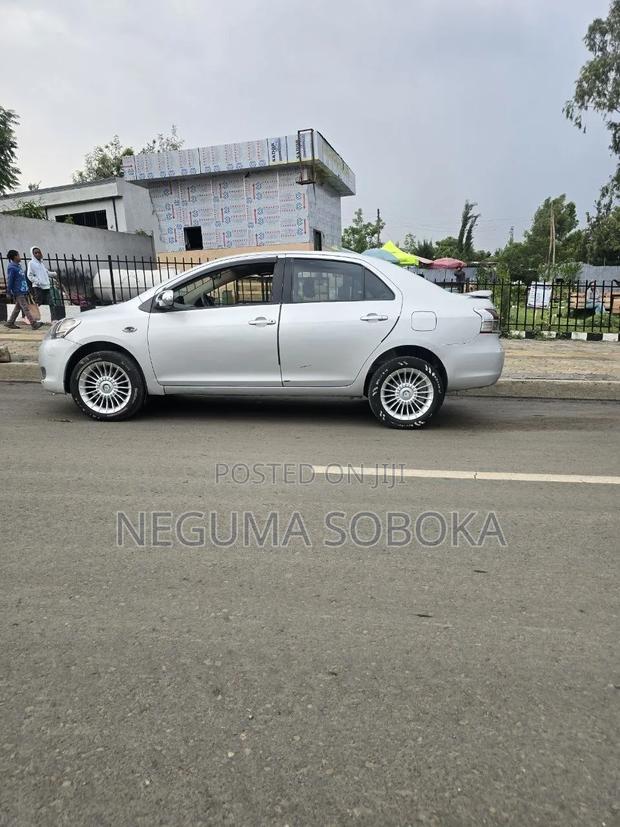 Toyota Belta 2007 Silver