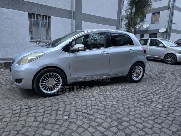 Toyota Yaris 2010 Silver