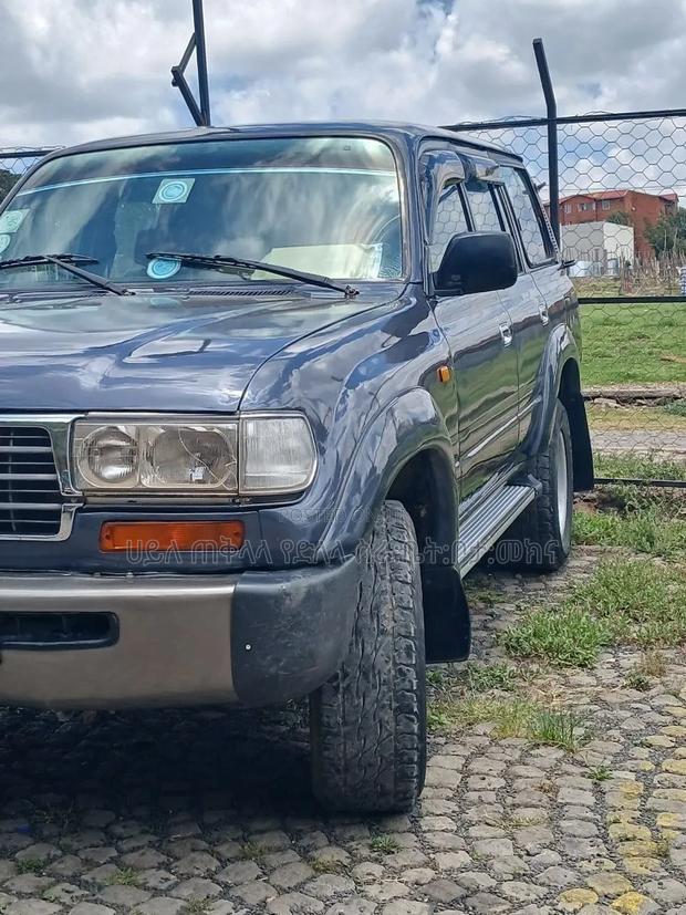 Toyota Land Cruiser 1998 Gray