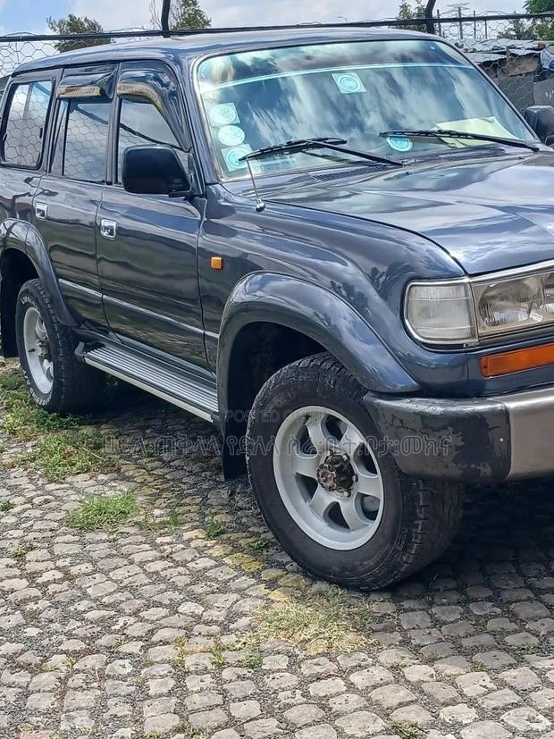 Toyota Land Cruiser 1998 Gray