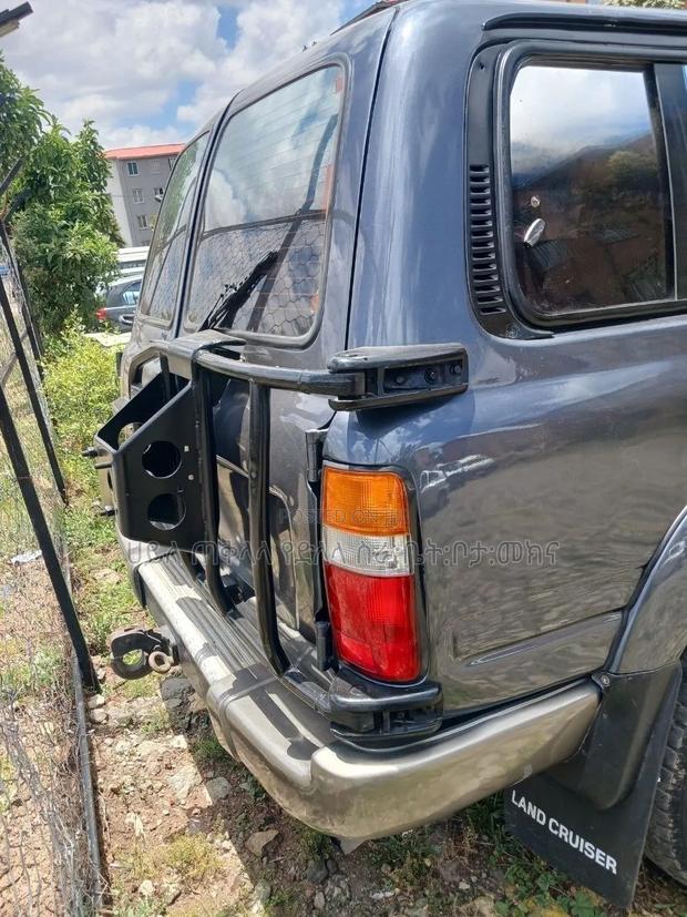Toyota Land Cruiser 1998 Gray