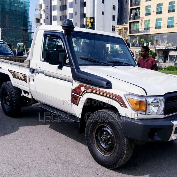 Toyota Land Cruiser 2008 White