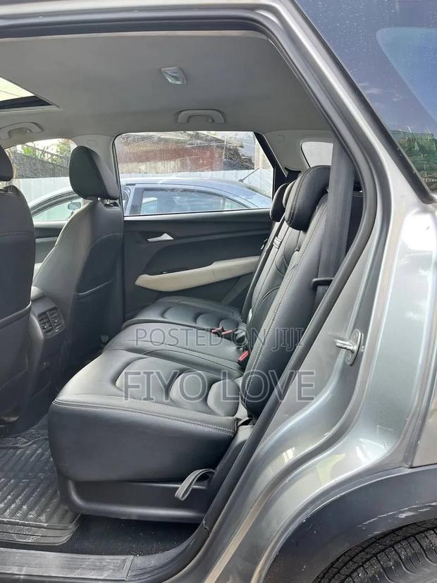 Chevrolet Captiva 2022 Gray