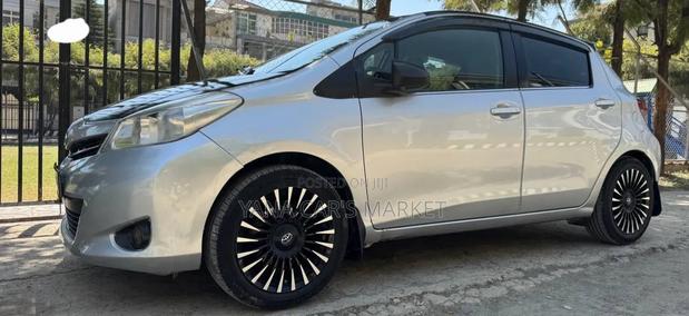Toyota Yaris 2012 Silver
