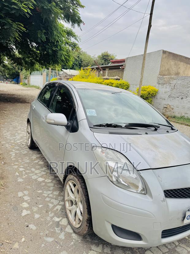 Toyota Yaris Base Hatchback 3dr 2010 Silver