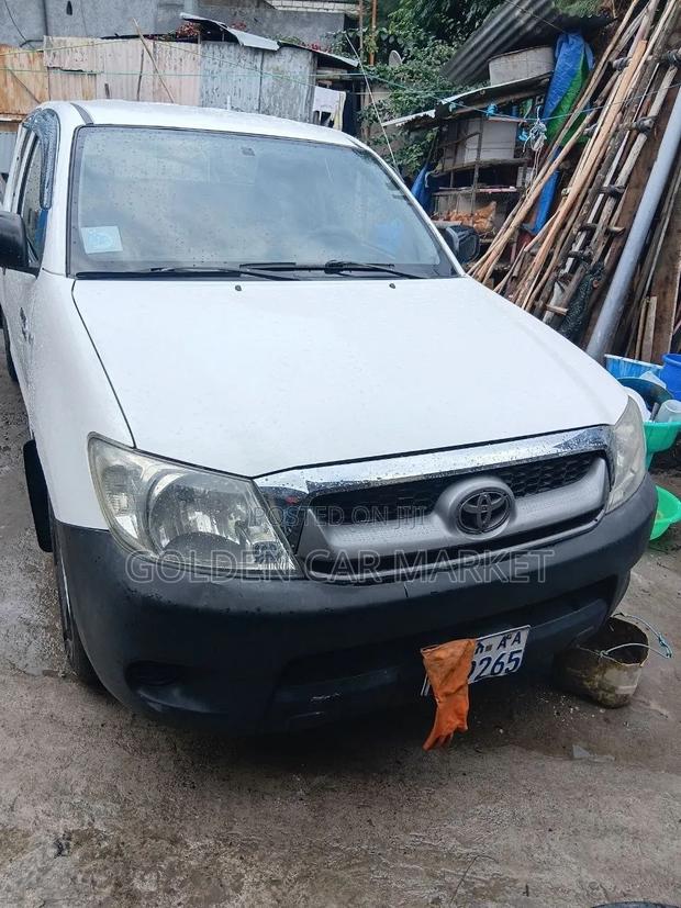 Toyota Hilux 2006 White