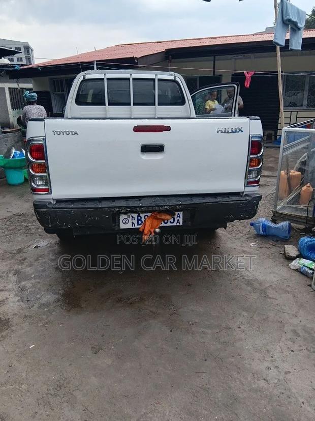Toyota Hilux 2006 White