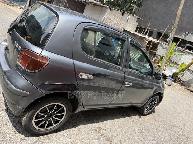Toyota Vitz 2004 Gray