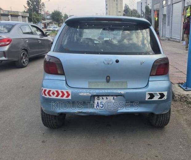 Toyota Vitz 2001 Blue