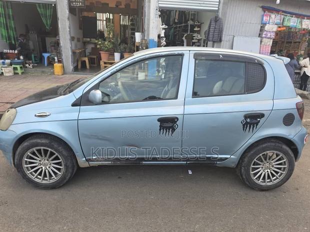 Toyota Vitz 2001 Blue
