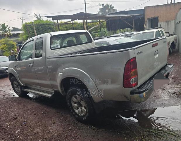 Toyota Hilux 2010 Silver