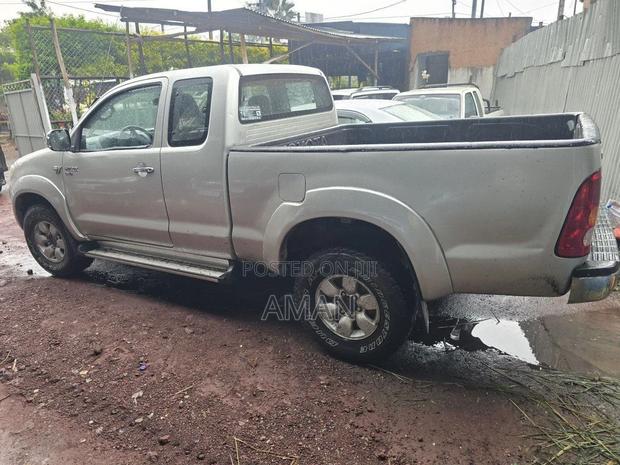 Toyota Hilux 2010 Silver