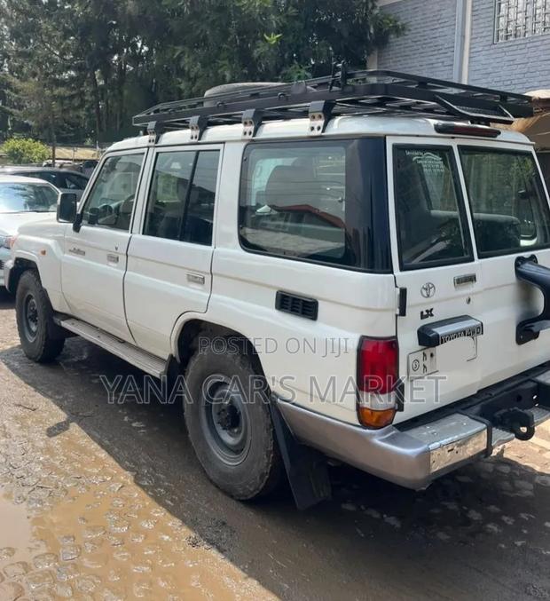 Toyota Land Cruiser 2013 White